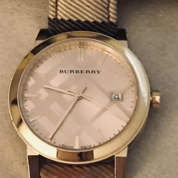 Classic Burberry Unisex Gold Watch - Picture 5 of 8